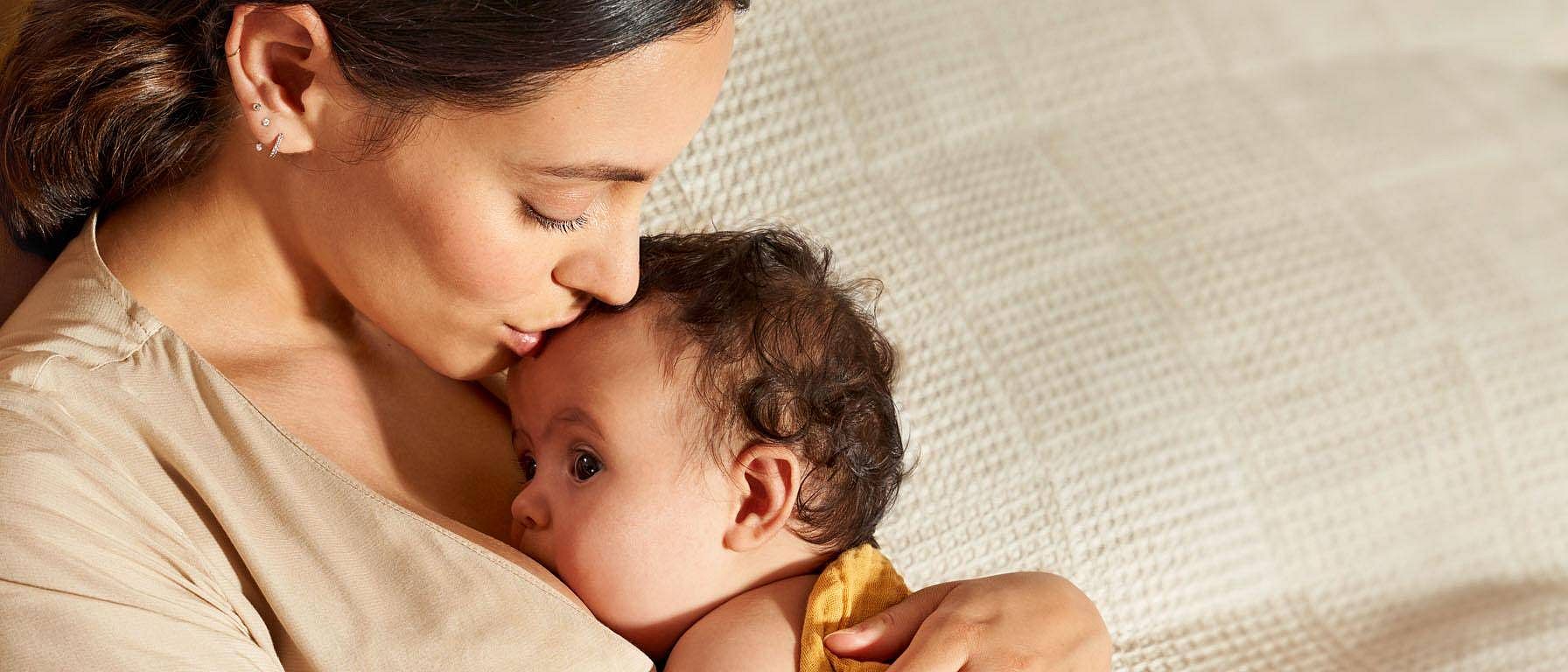 Een vrouw met een baby